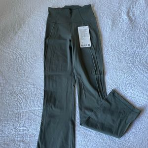 Brand new Lululemon yoga pants size 2. Never worn.